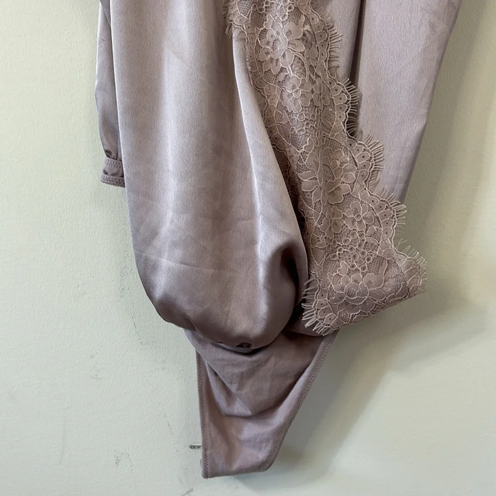 Abercrombie & Fitch Mauve Lace Cami Bodysuit Size Large - Picture 3 of 8
